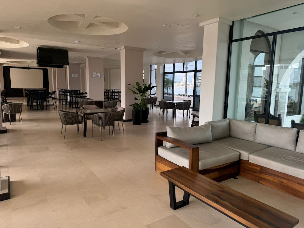 HOTEL HACIENDA MAZATLAN 44/64
