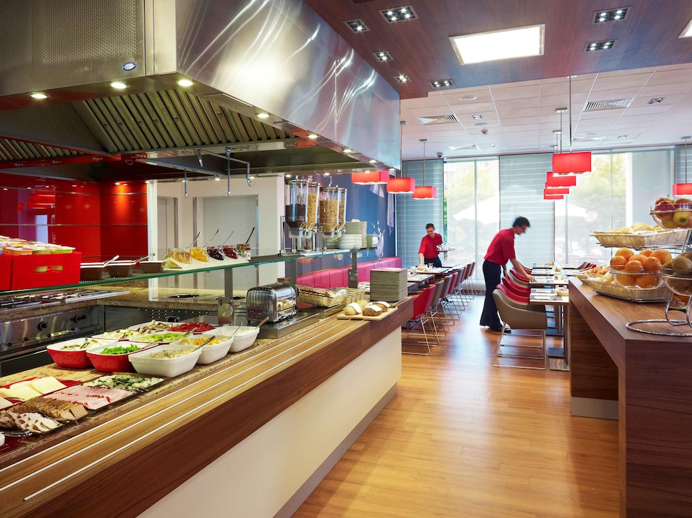 Ibis Warszawa Reduta 43/55