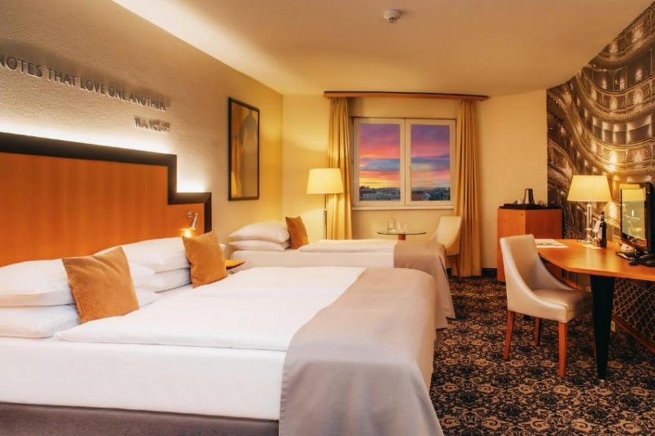 ROOM, TRIPLE