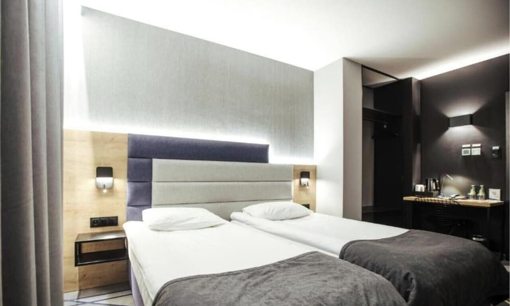 AIR HOTEL 35/67