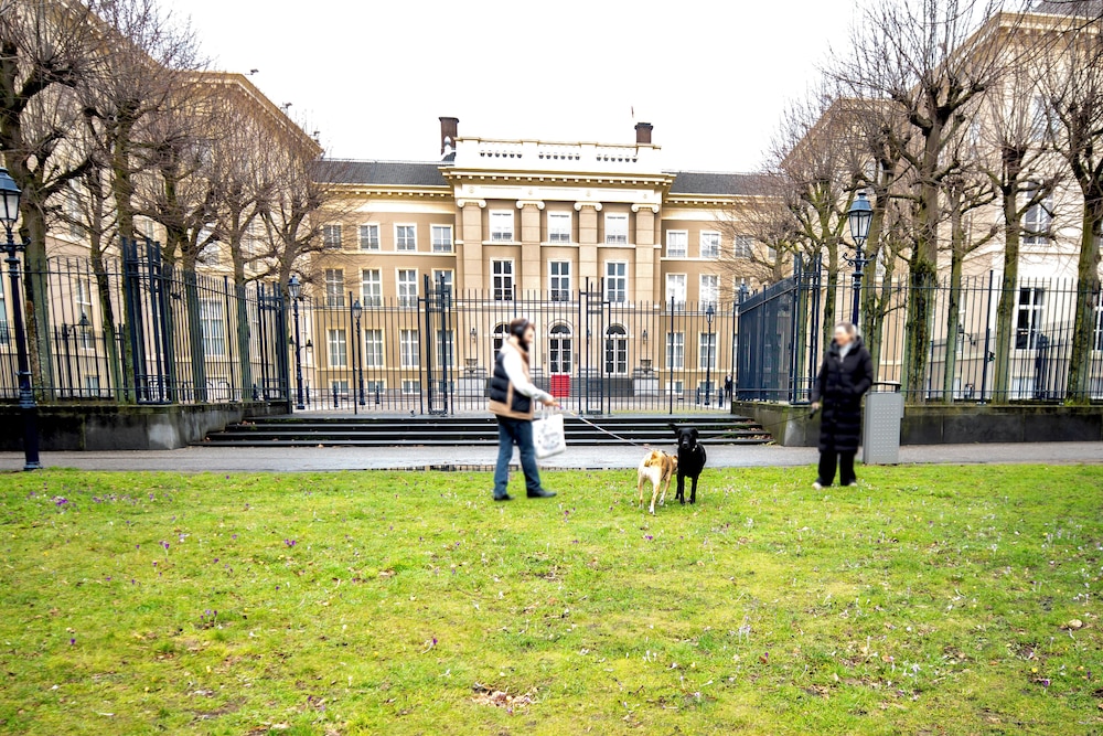 Paleis 70/77