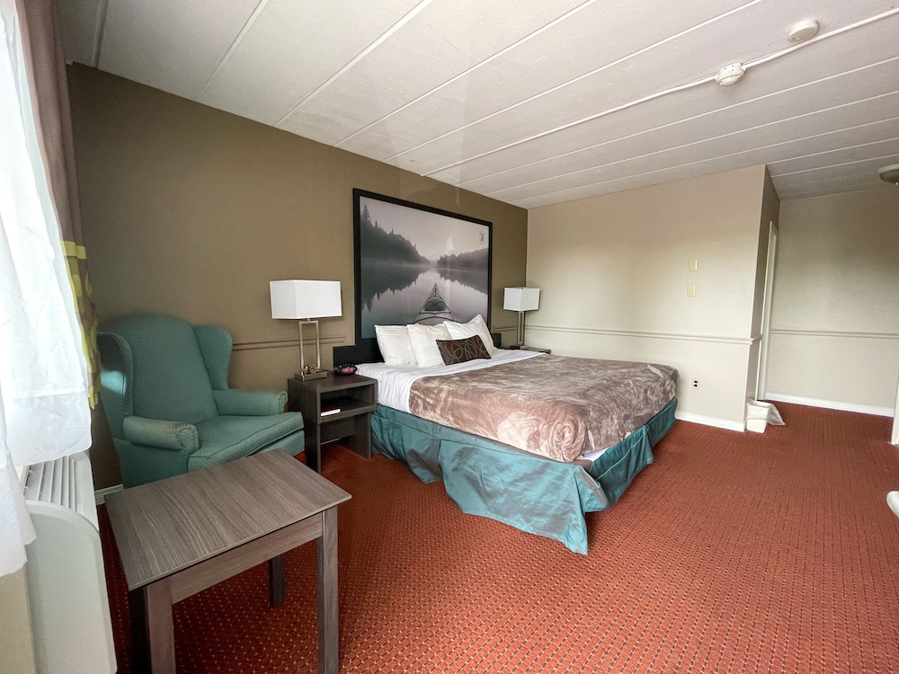 Super 8 by Wyndham Gananoque - Country Squire Resort 32/88
