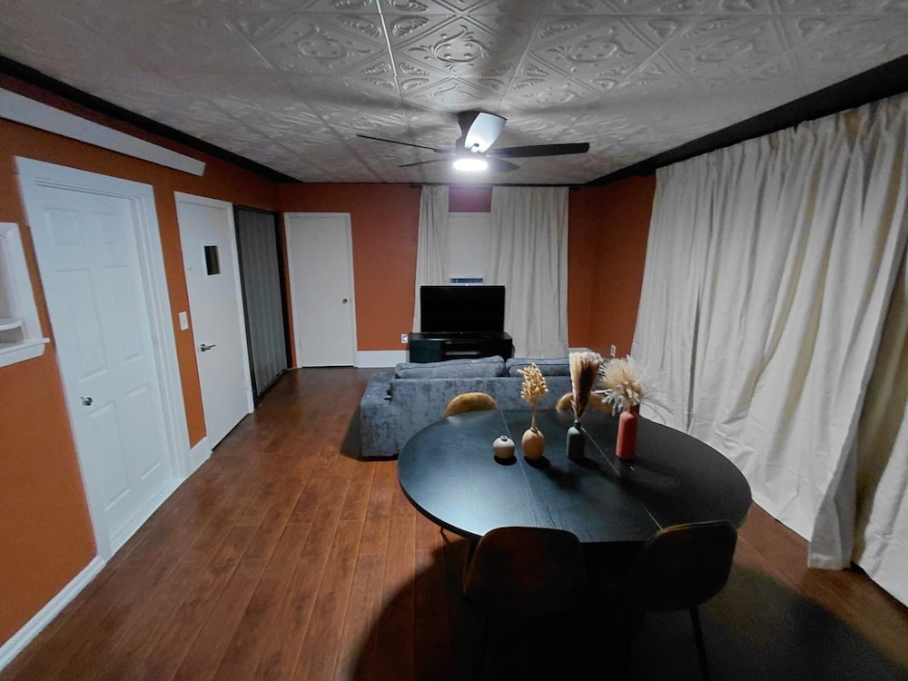 Arrowhead Motel 25/30