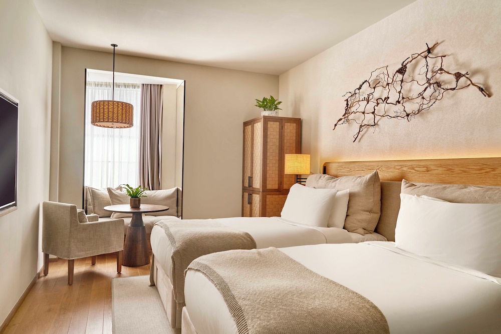 ROOM, DOUBLE BED, SMALL