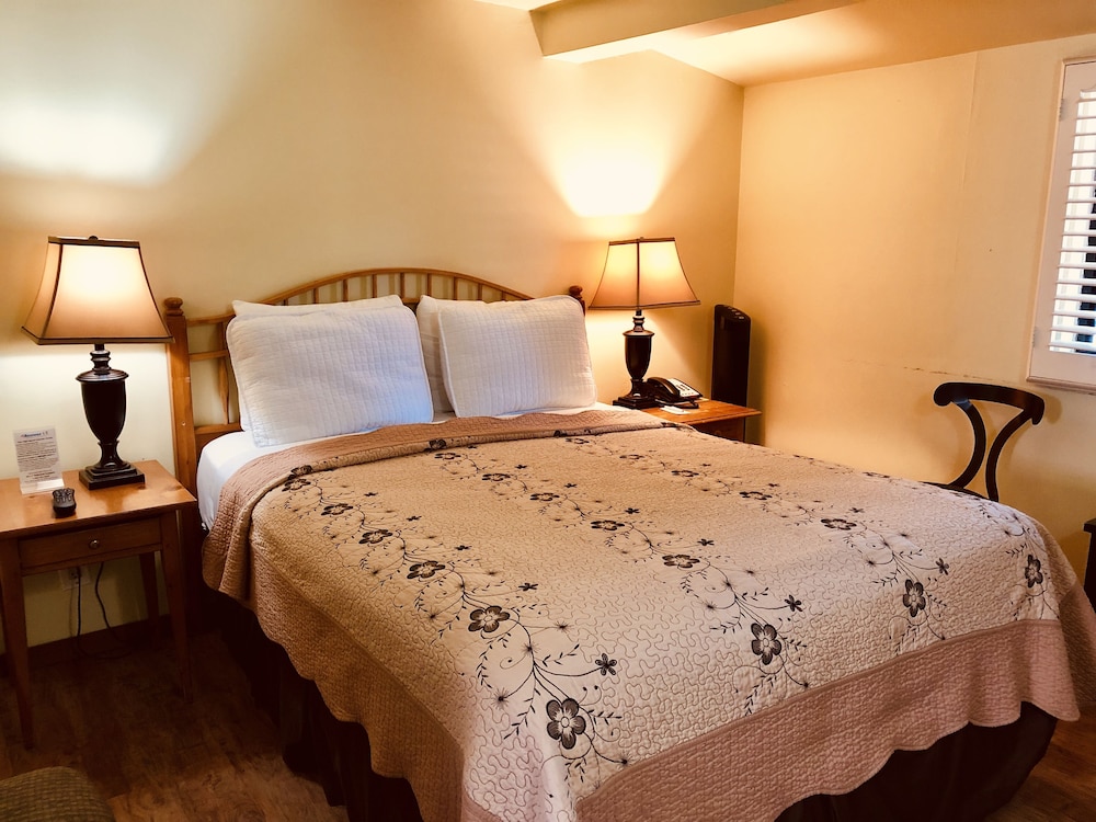 Carmel Resort Inn 13/72