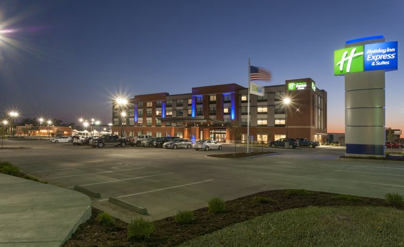 Holiday Inn Express Suites Dodge City 3/44