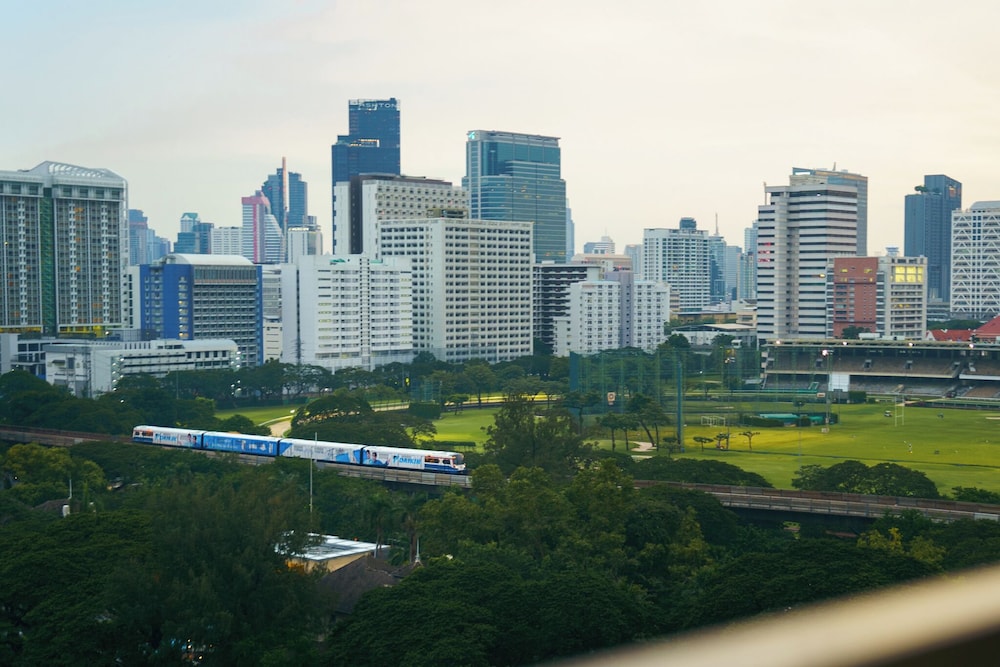 Dusit Suites Hotel Ratchadamri 64/72