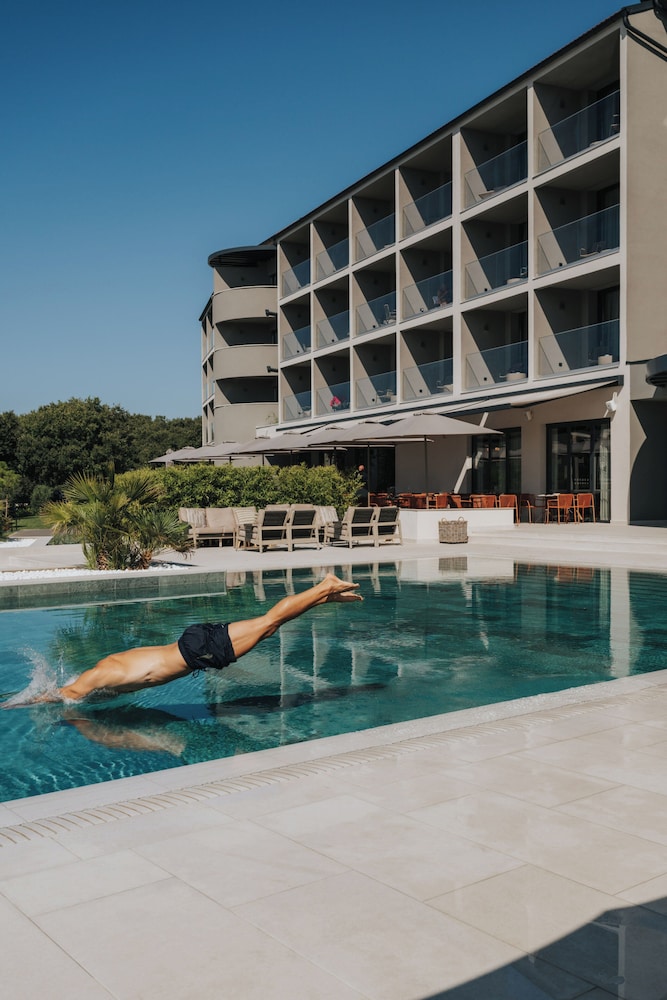 Hotel Molum 8/75