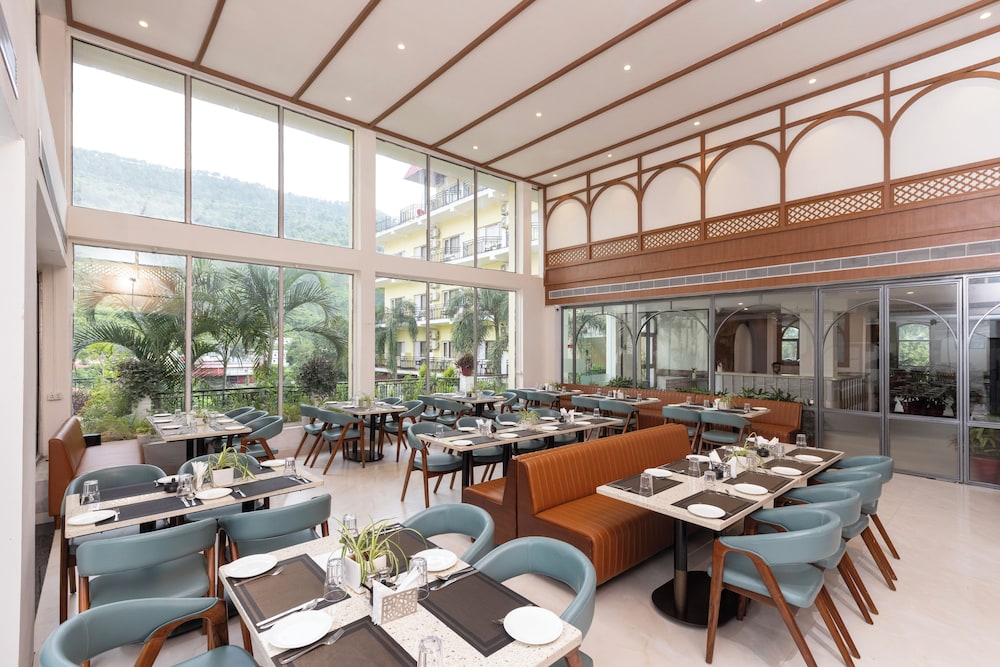 Riverside Resort 29/49