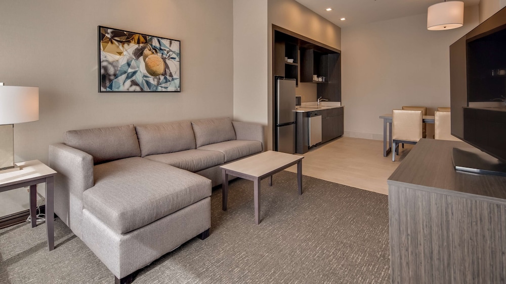 Best Western Plus Executive Residency Rigby's Water World Hotel 20/44
