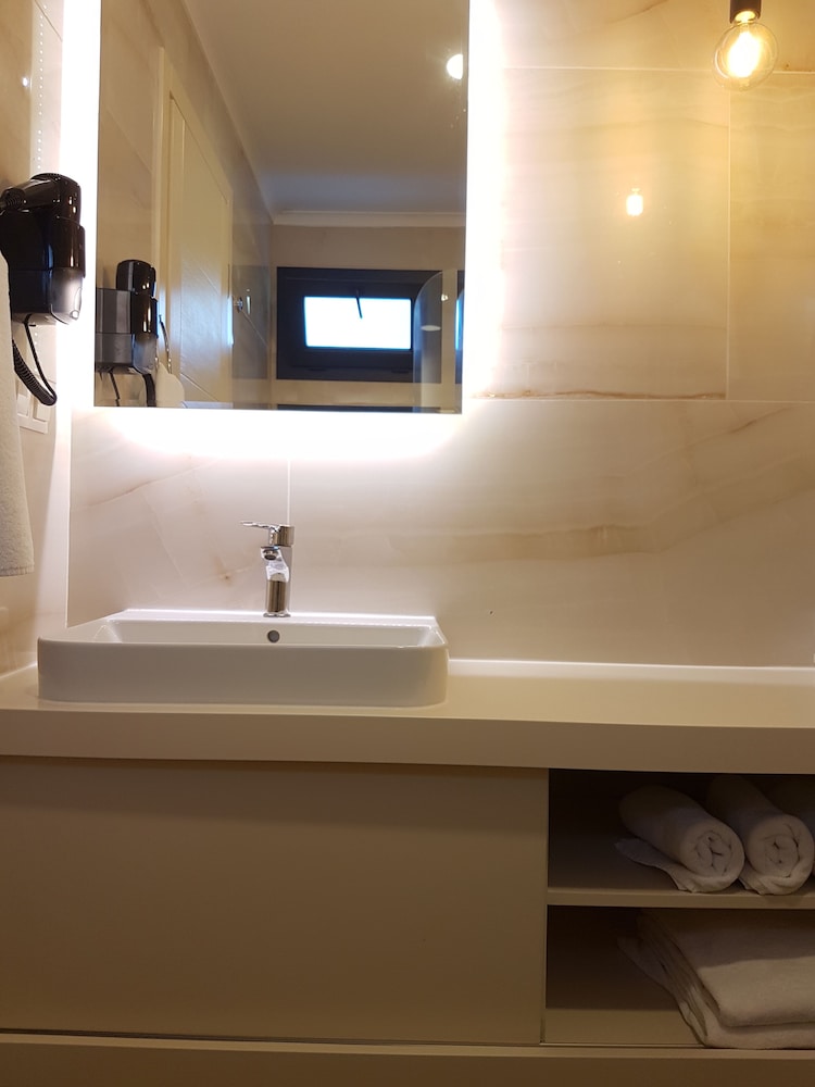Z Exclusive Hotel And Villas 4/30
