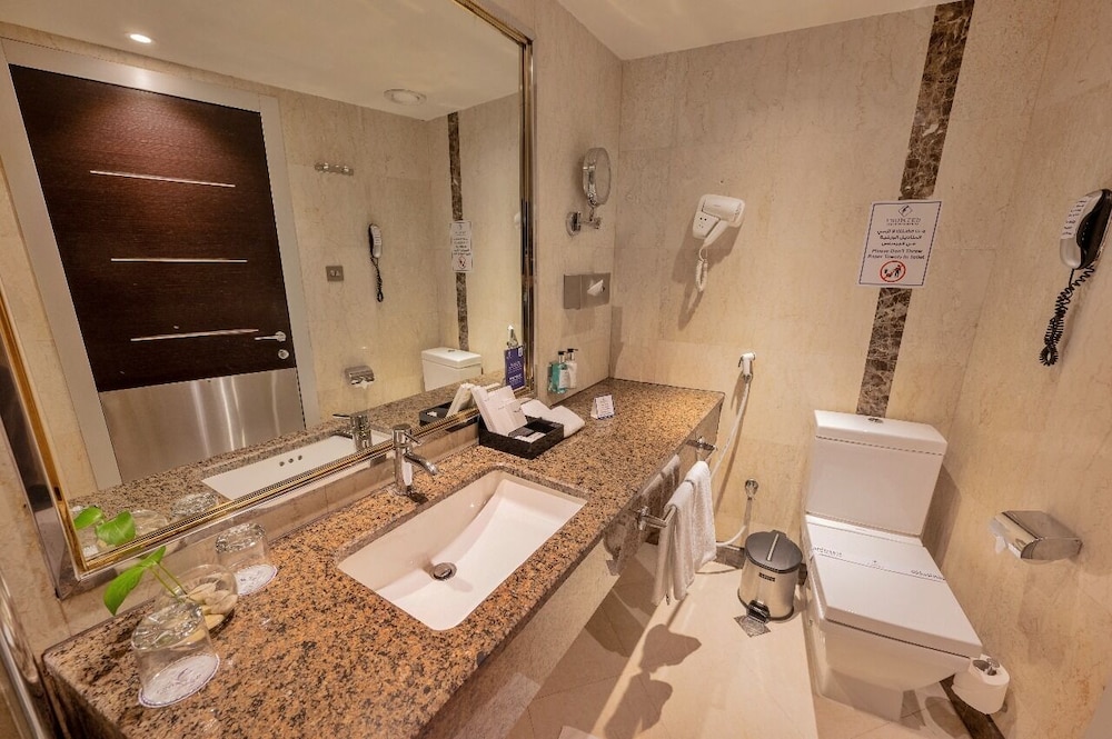 Maysan Al Harithia Hotel 49/50