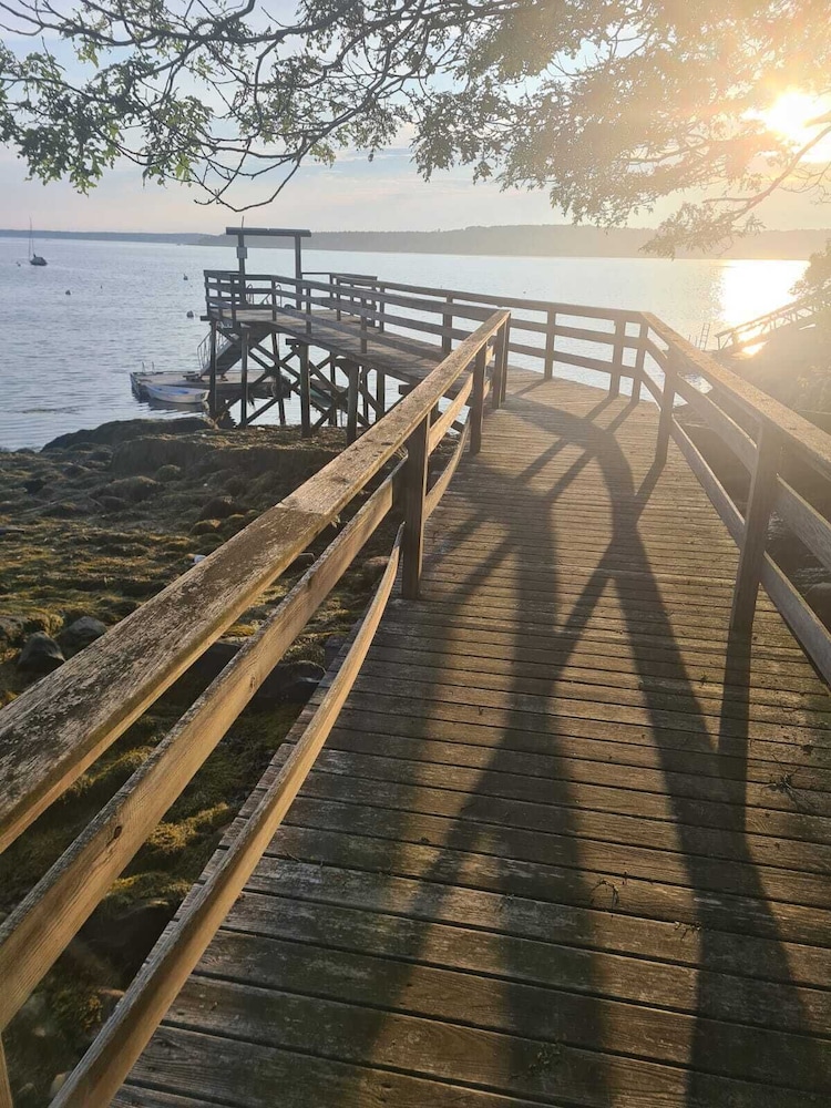 Smuggler’s Cove Inn 48/50