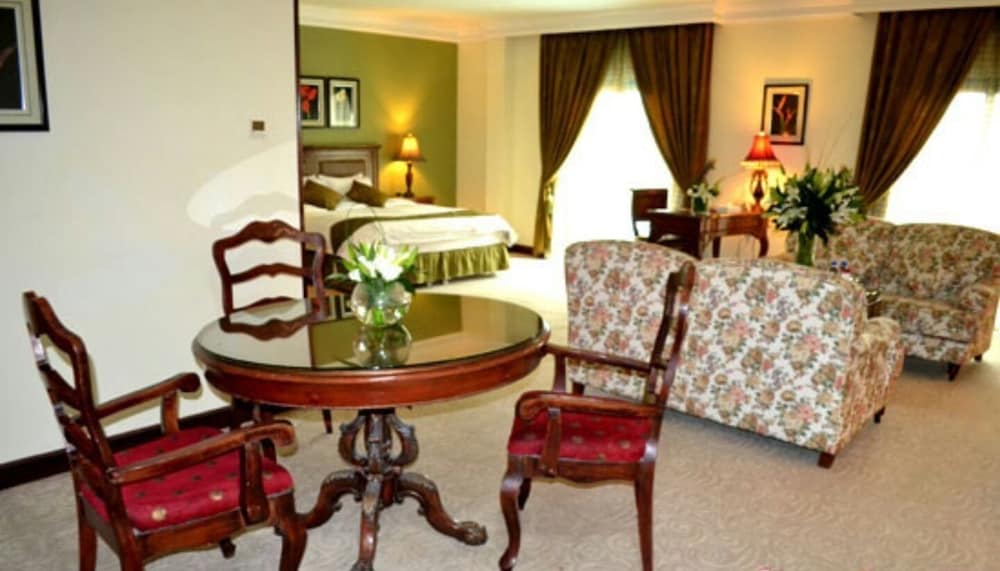 The Convention Center Royal Suites Hotel 36/50