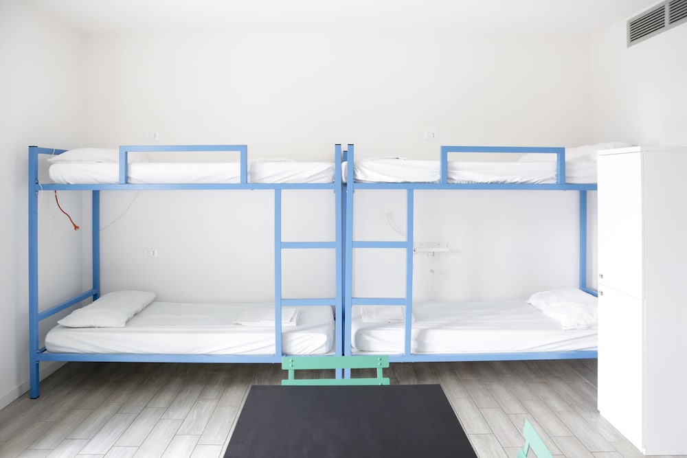Meet Gardalake Hostel 9/50