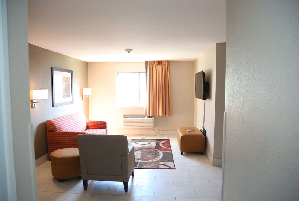 Super 8 by Wyndham Portsmouth 31/38