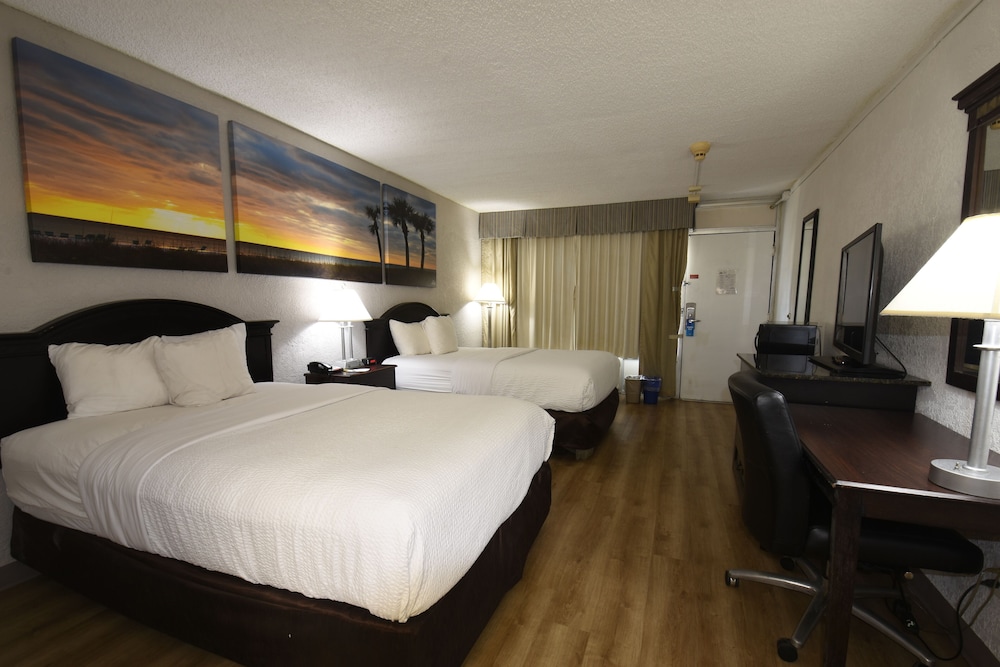 Days Inn by Wyndham Stuart 26/70