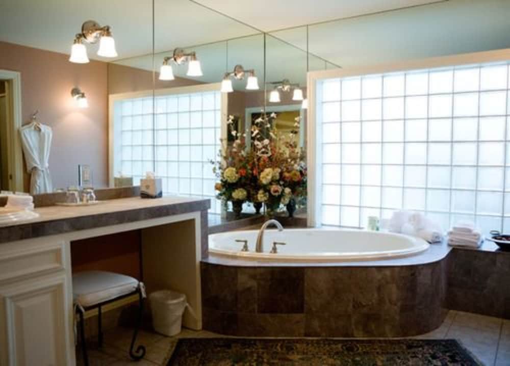 Sanford Houses Inn and Spa 50/50