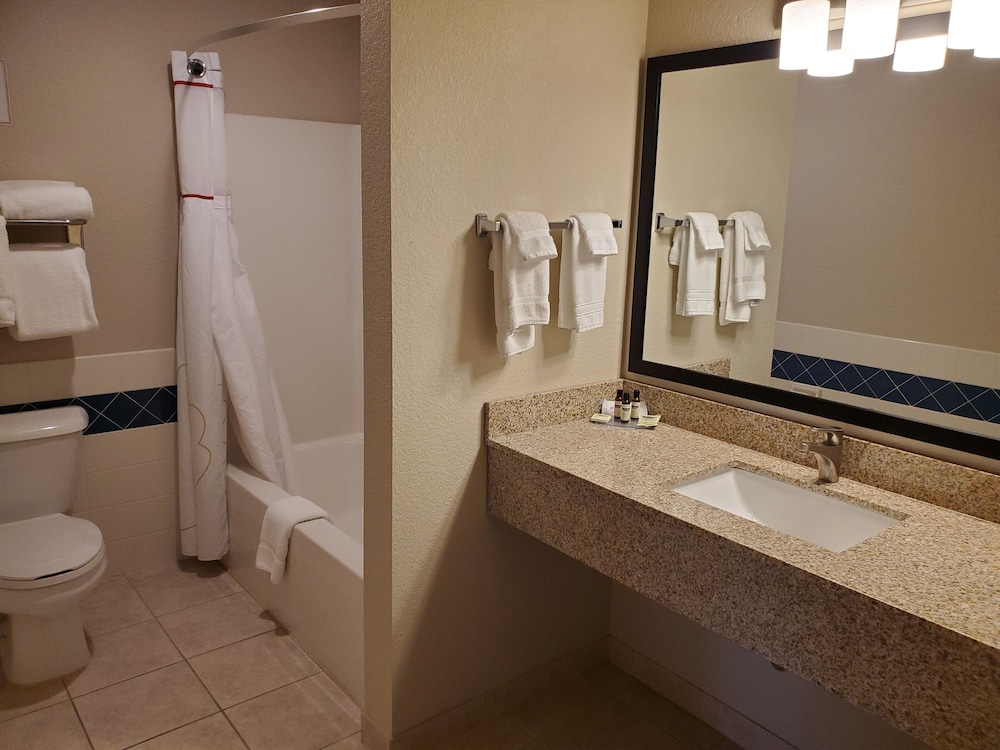Cobblestone Suites Oshkosh 19/75
