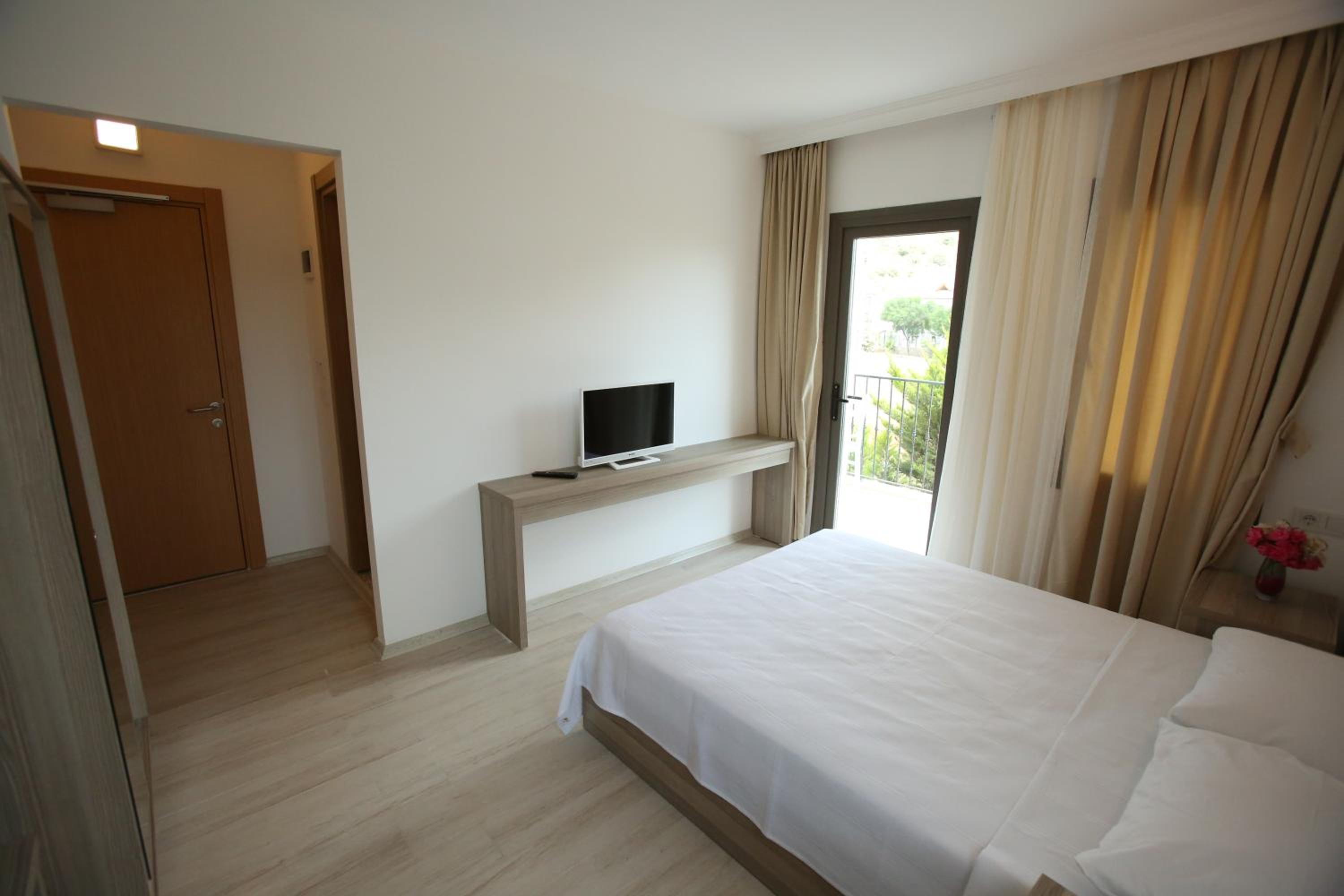 Room, Double Bed, Garden and Pool View، Aria Doria Otel 7/8