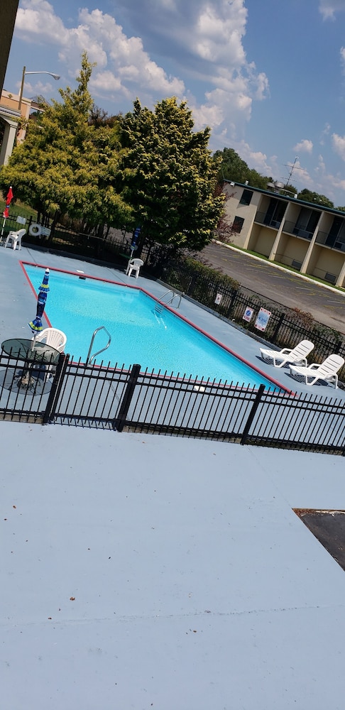 Days Inn By Wyndham Ashland 4/32