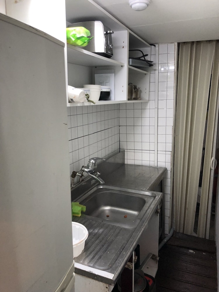 Hostel Metro 50/51