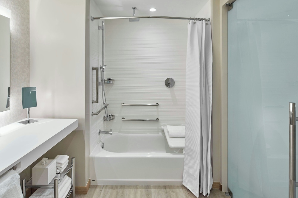 AC Hotel by Marriott Fort Lauderdale Beach 46/47
