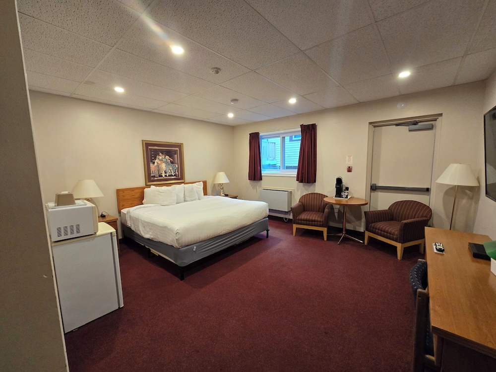 Room, King Bed, Pool Access