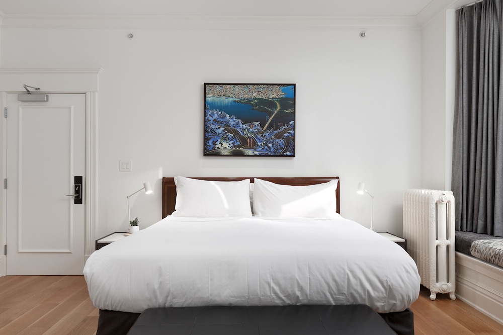 SUPERIOR, KING BED