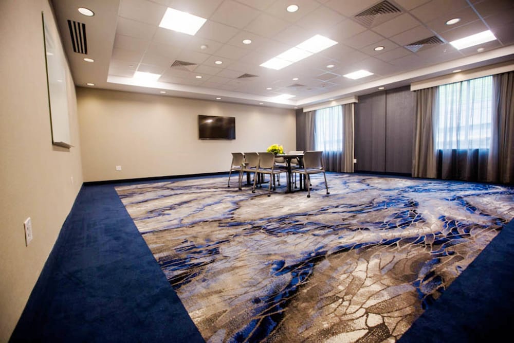 Fairfield Inn Suites Philadelphia Broomall Newtown Square 46/49