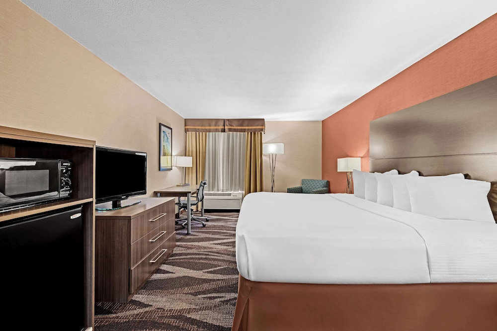غرفة قياسية بسرير كينج
