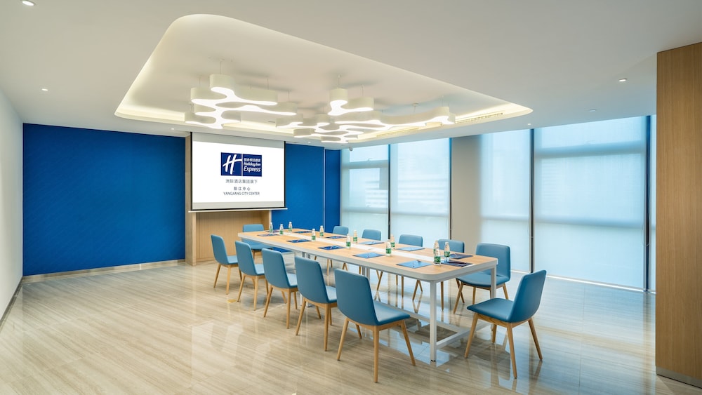 Holiday Inn Express Yangjiang City Center An Ihg Hotel 48/56