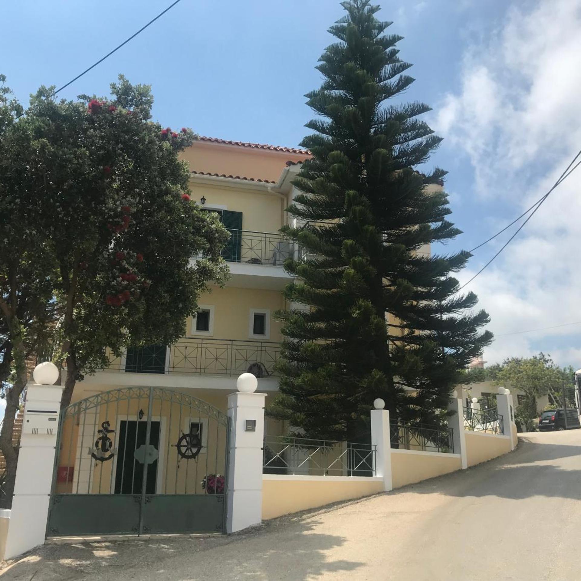 Naftilos Studios 38/54