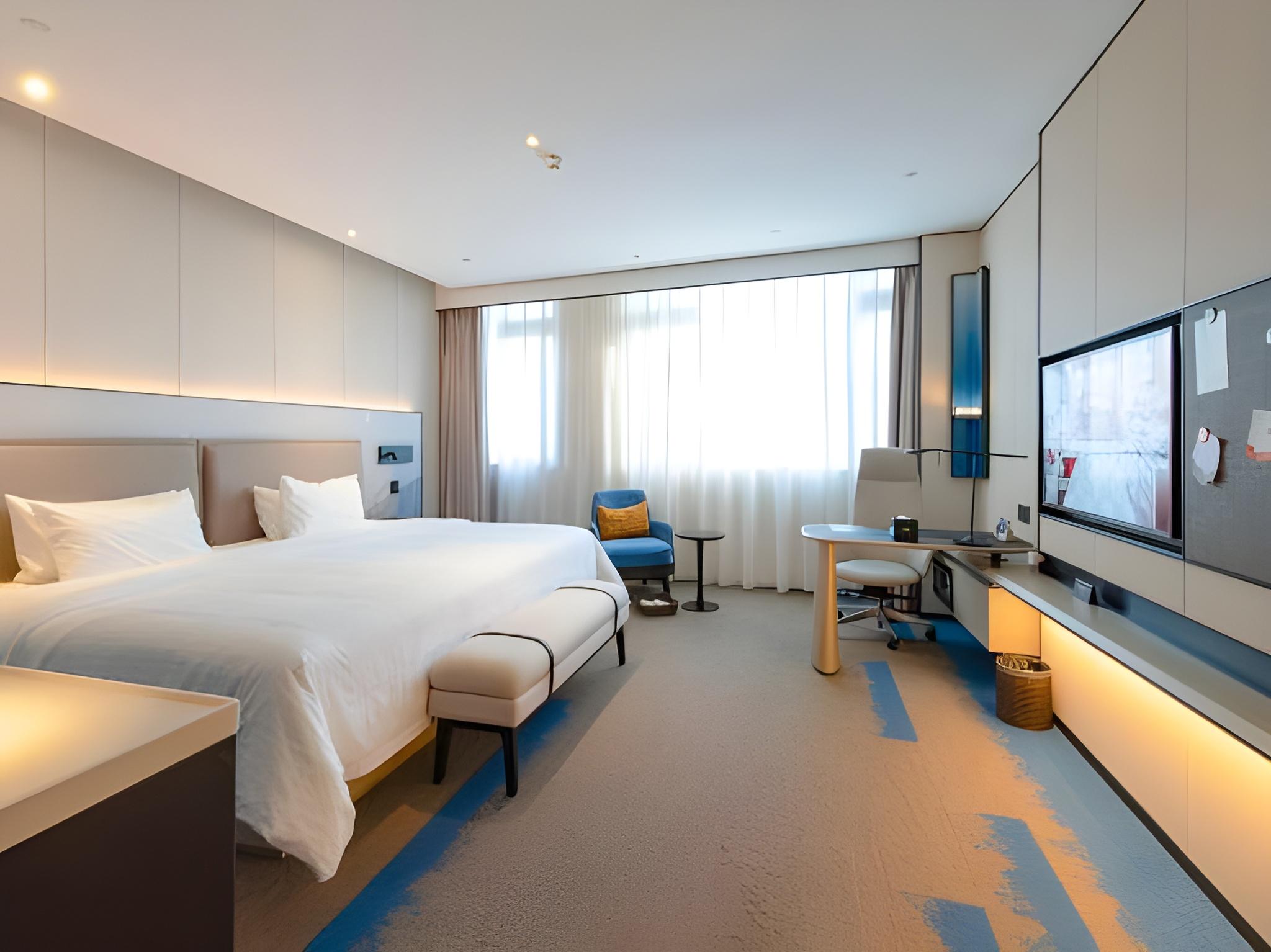 PLUS, PREMIUM, KING BED