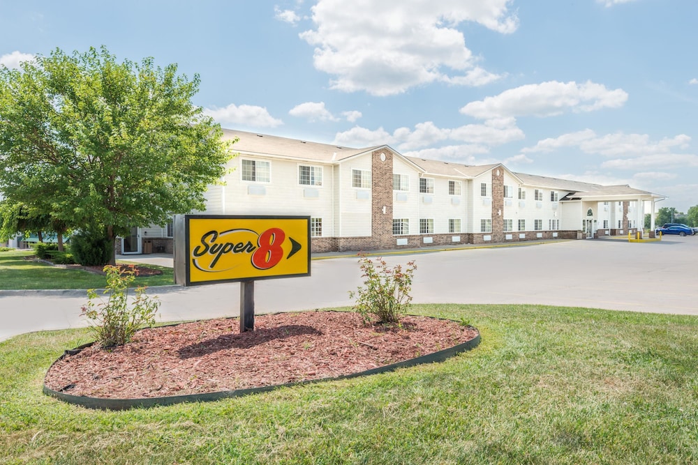 Super 8 by Wyndham Platte City/KCI Airport North 1/13