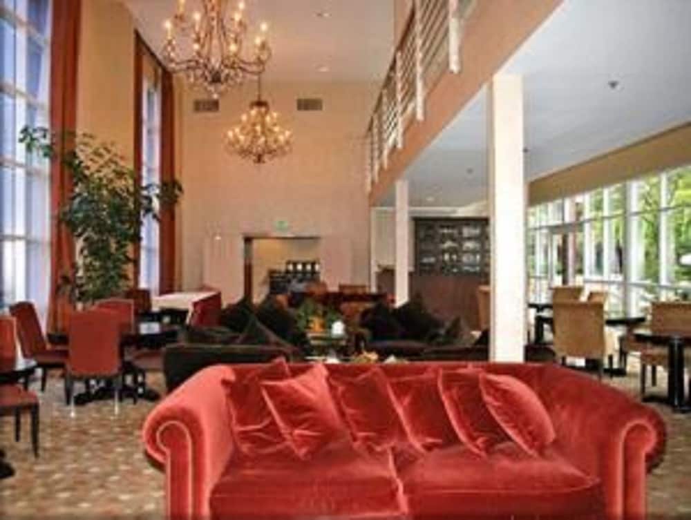 Cupertino Hotel 6/54