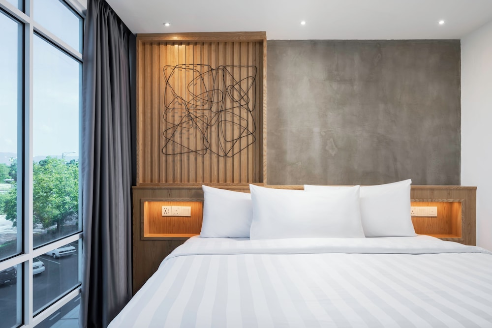 DELUXE, KING BED