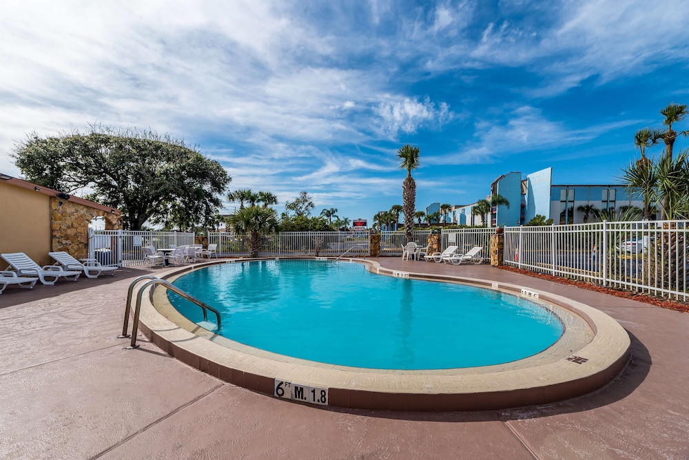 Super 8 by Wyndham Kissimmee/Orlando 46/50
