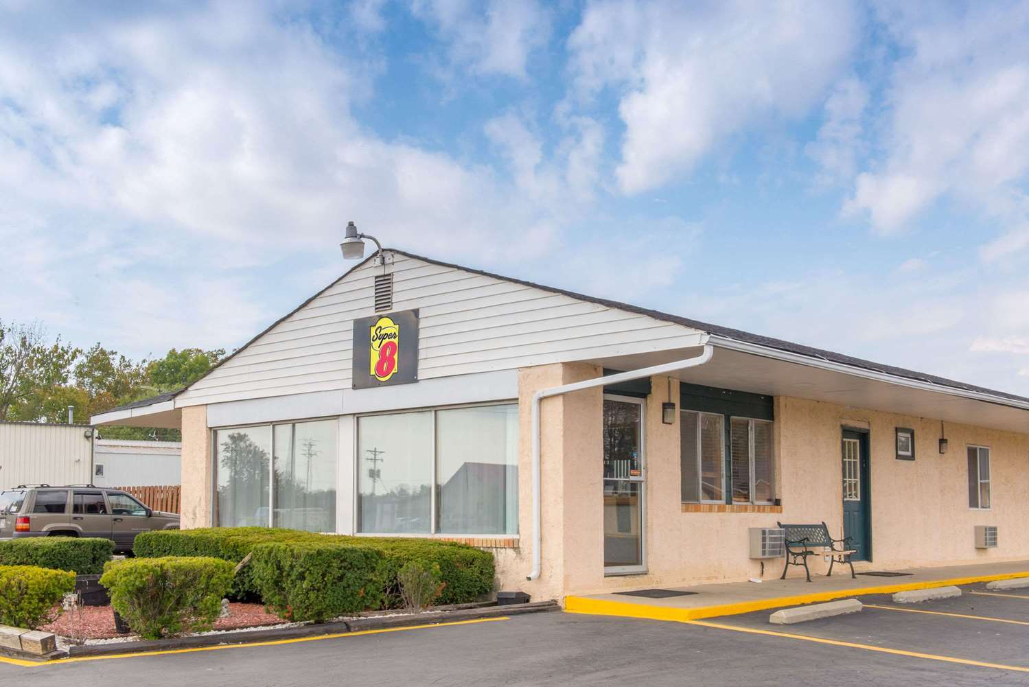 Super 8 By Wyndham Centerville-Richmond 19/21