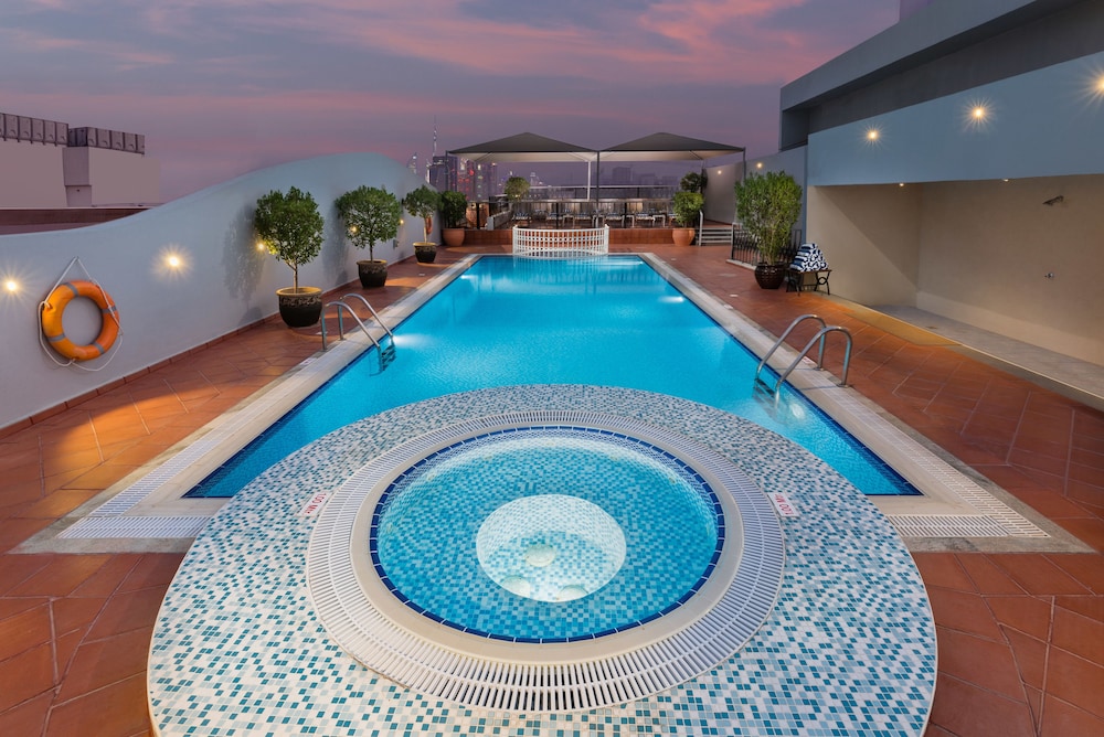 swimming pool spa