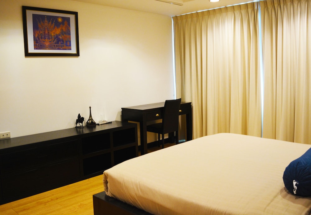 Serena Sathorn Suites 12/44