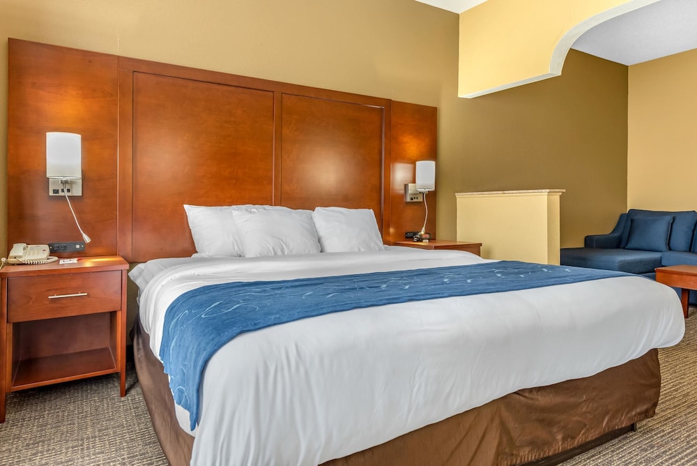 Comfort Suites Findlay I-75 near Sports Complex 9/31