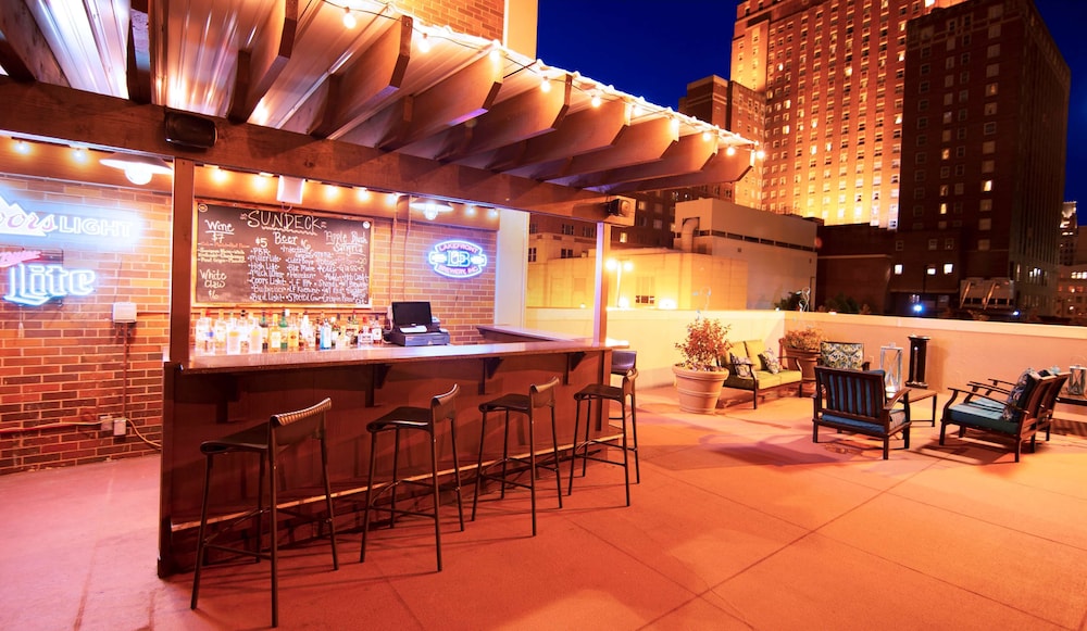 DoubleTree by Hilton Milwaukee Downtown 5/50