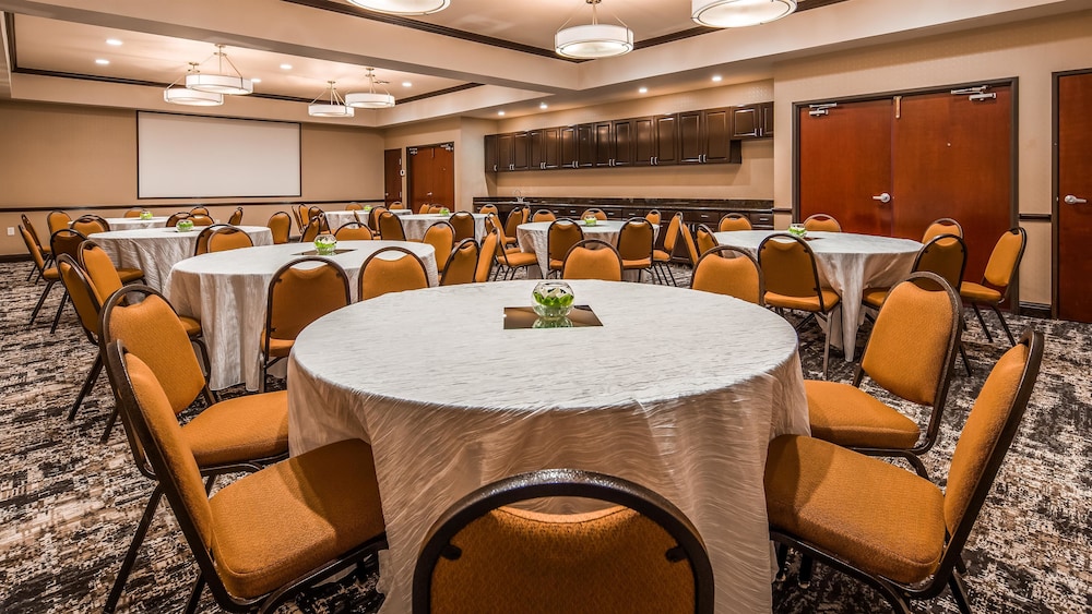 Best Western Plus Duncanville Dallas 40/43