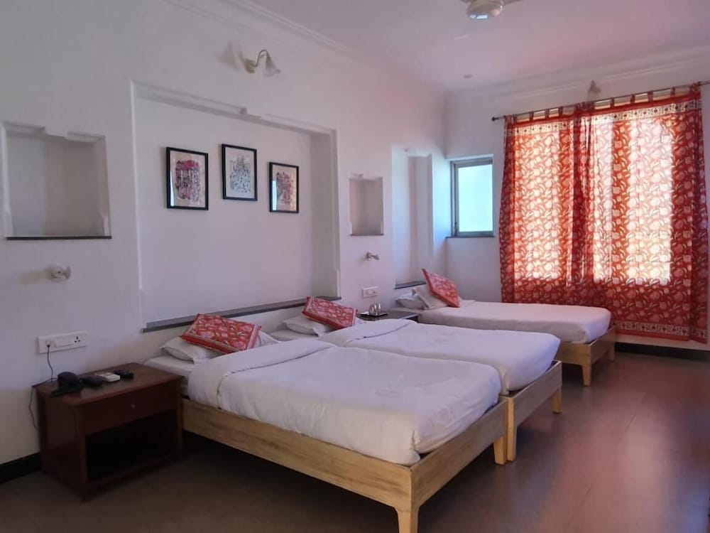 JAIWANA HAVELI 7/40