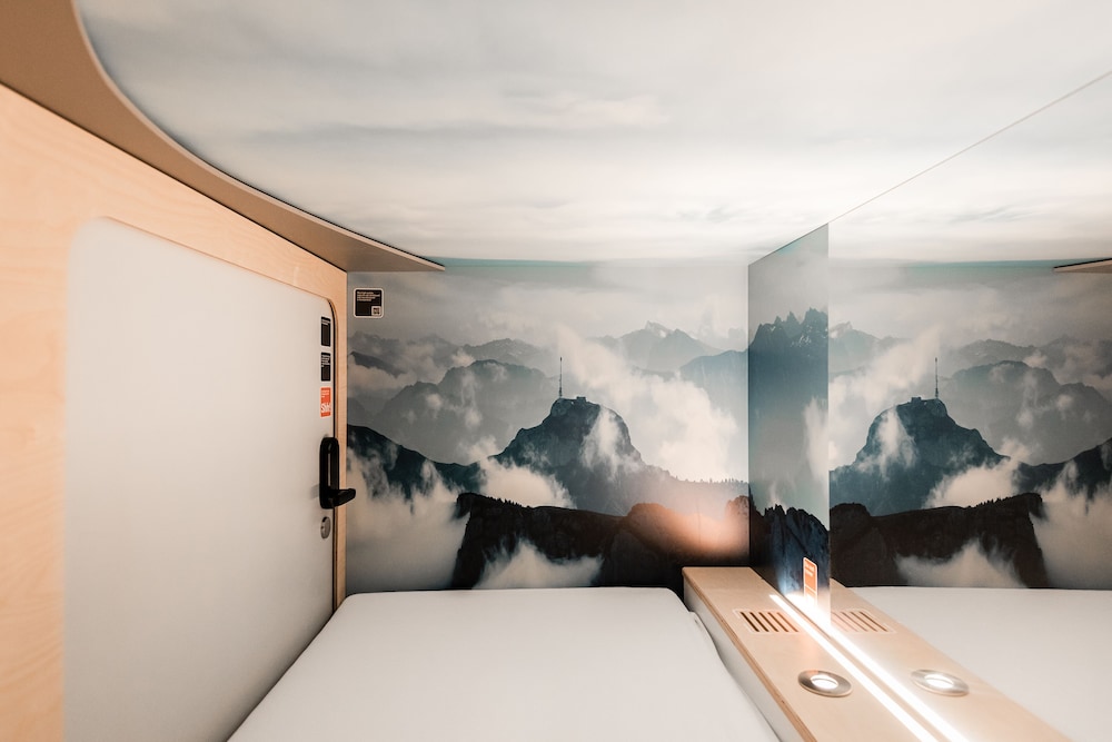 Capsule Hotel - Alpine Garden Zurich Airport 19/37