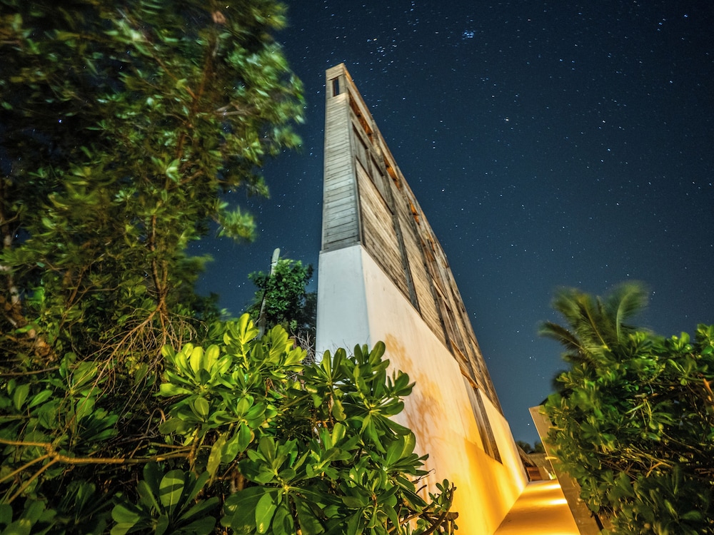 Hotel Punta Caliza 40/48