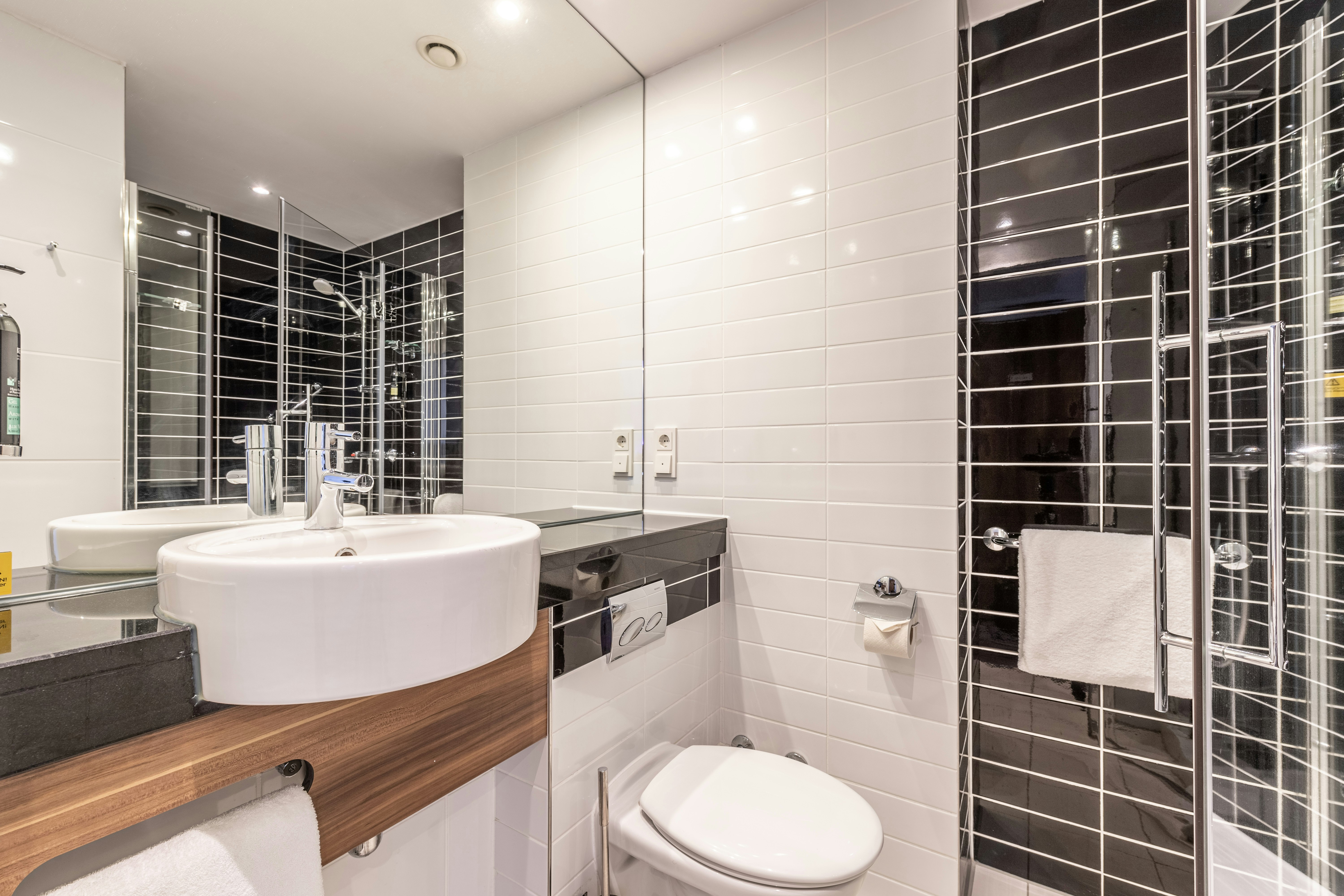 Premier Inn Hamburg City Alster Hotel 24/24