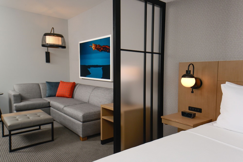 Hyatt Place Pena Station/Denver Airport 29/57