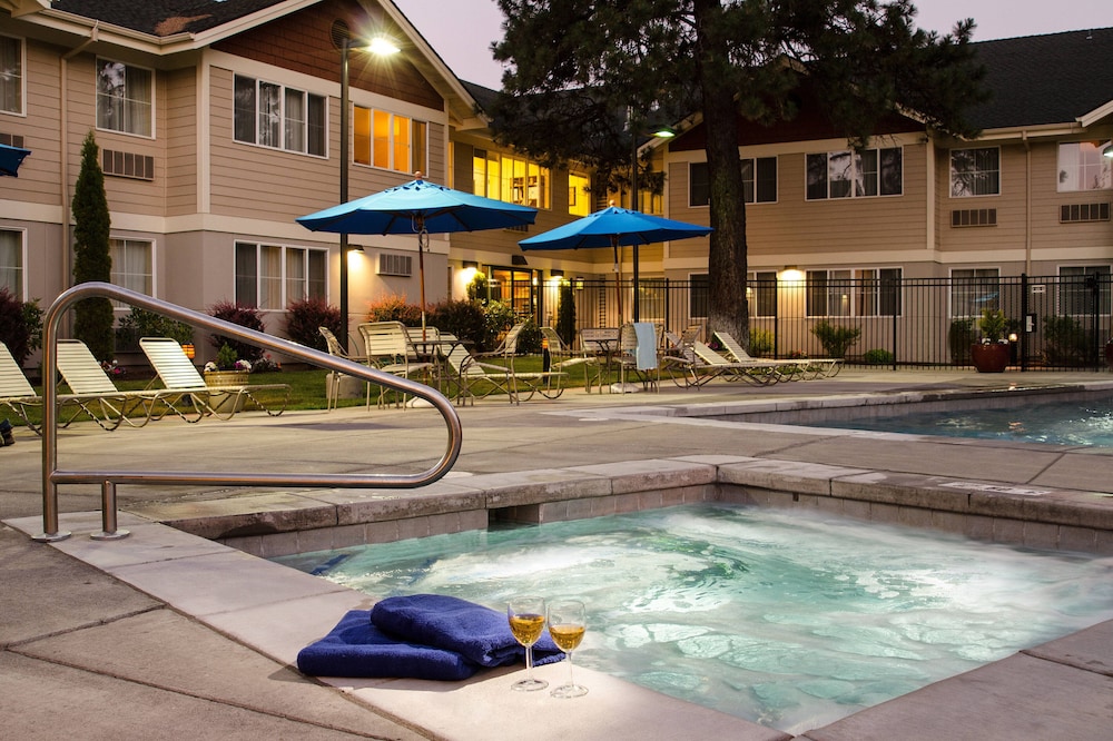 TownePlace Suites Bend Near Mt. Bachelor 5/36